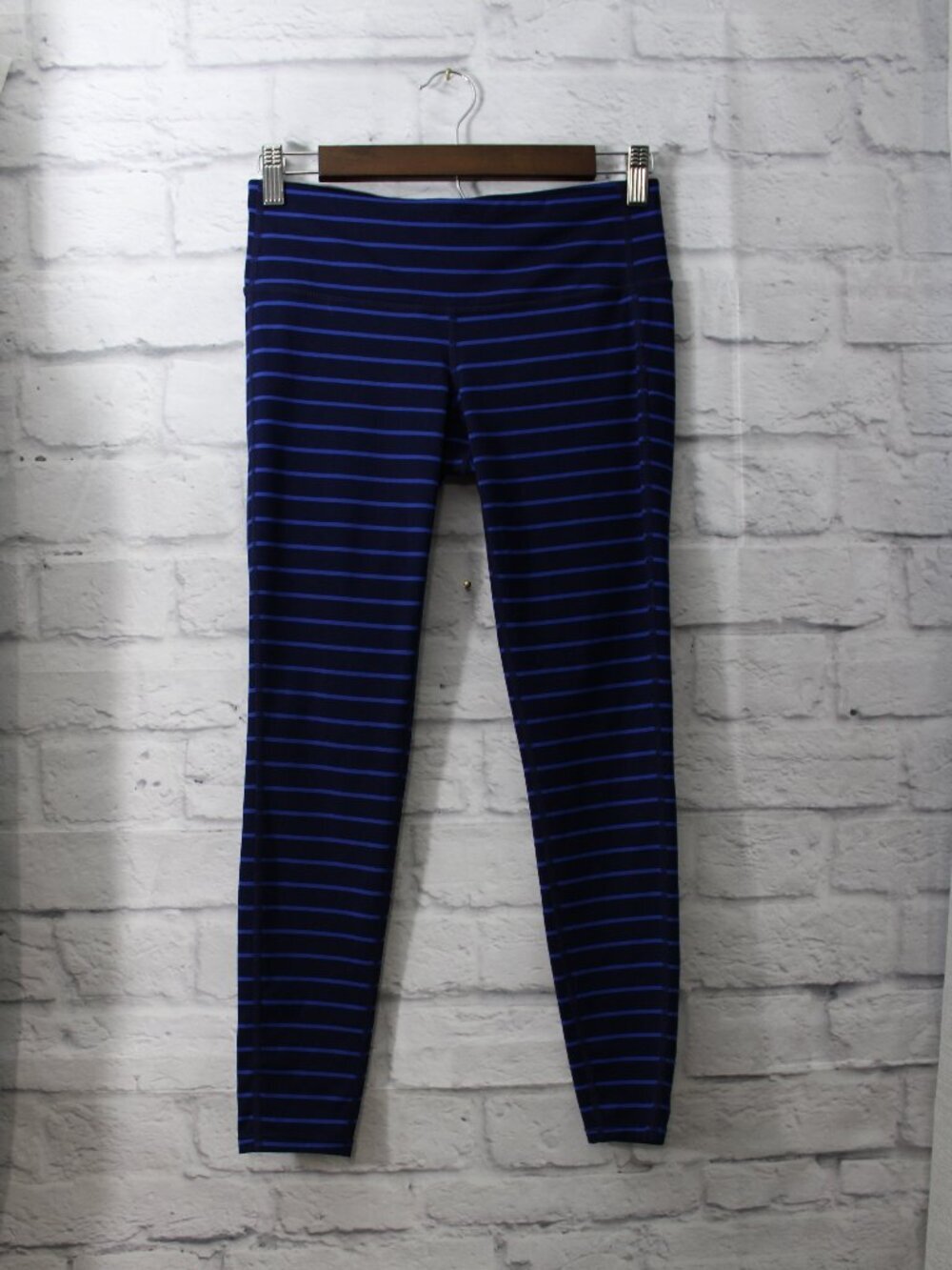 Athleta Chaturanga Small Petite Navy Blue Striped Legging Capris Casual Comfort